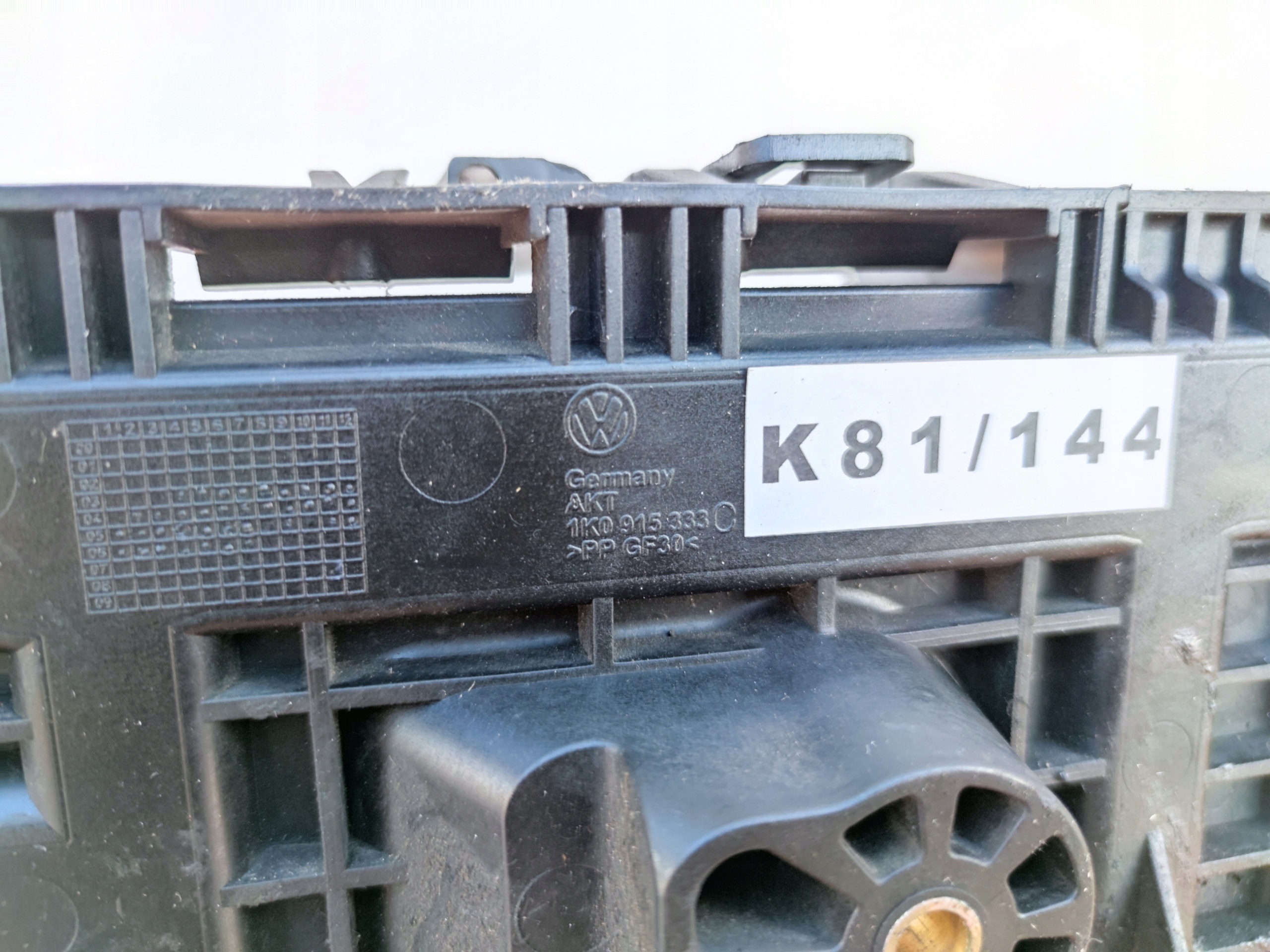 držač akumulatora VW GOLF SEAT SKODA AUDI A3 1K