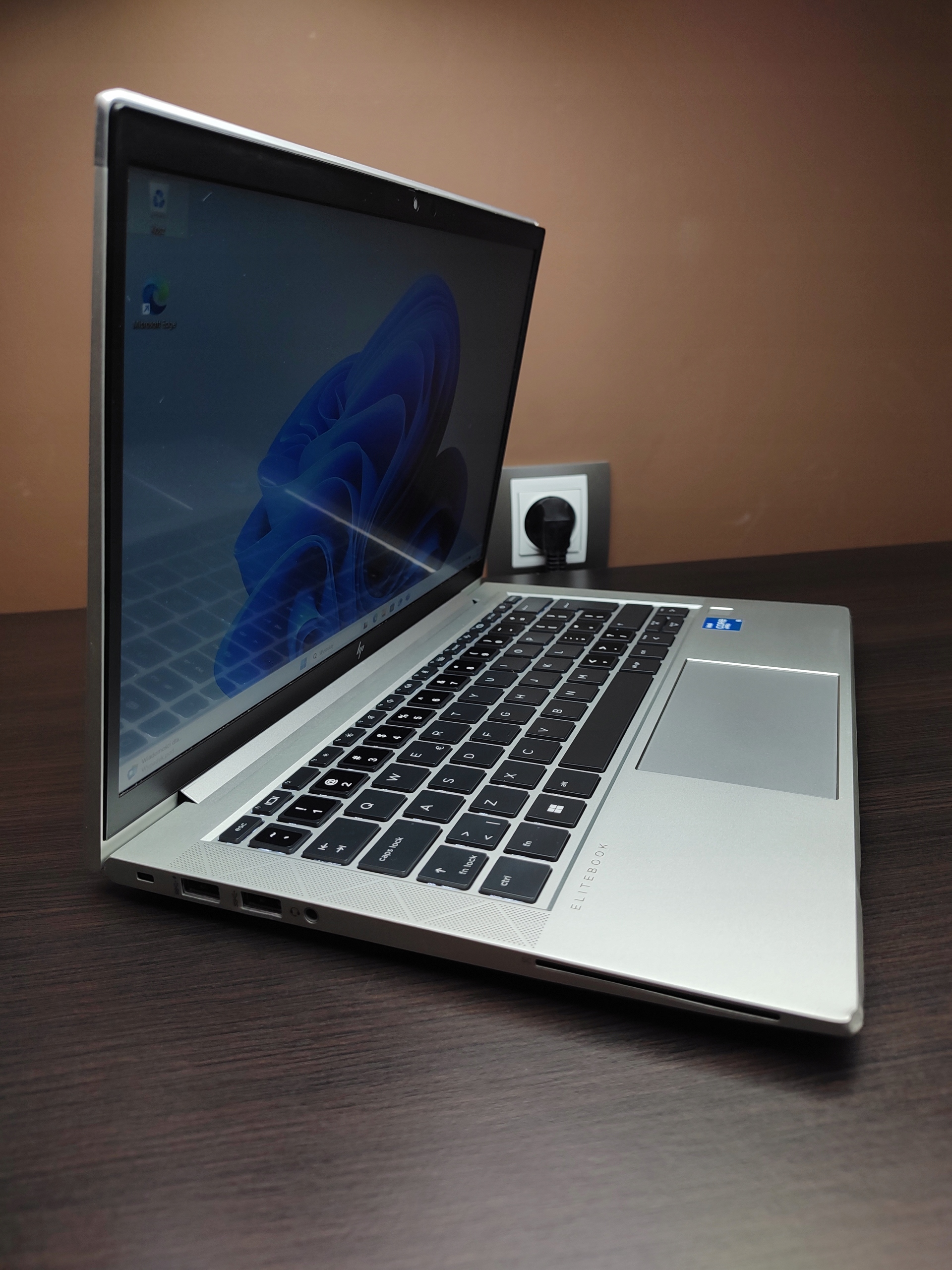 HP Elitebook 830 G8