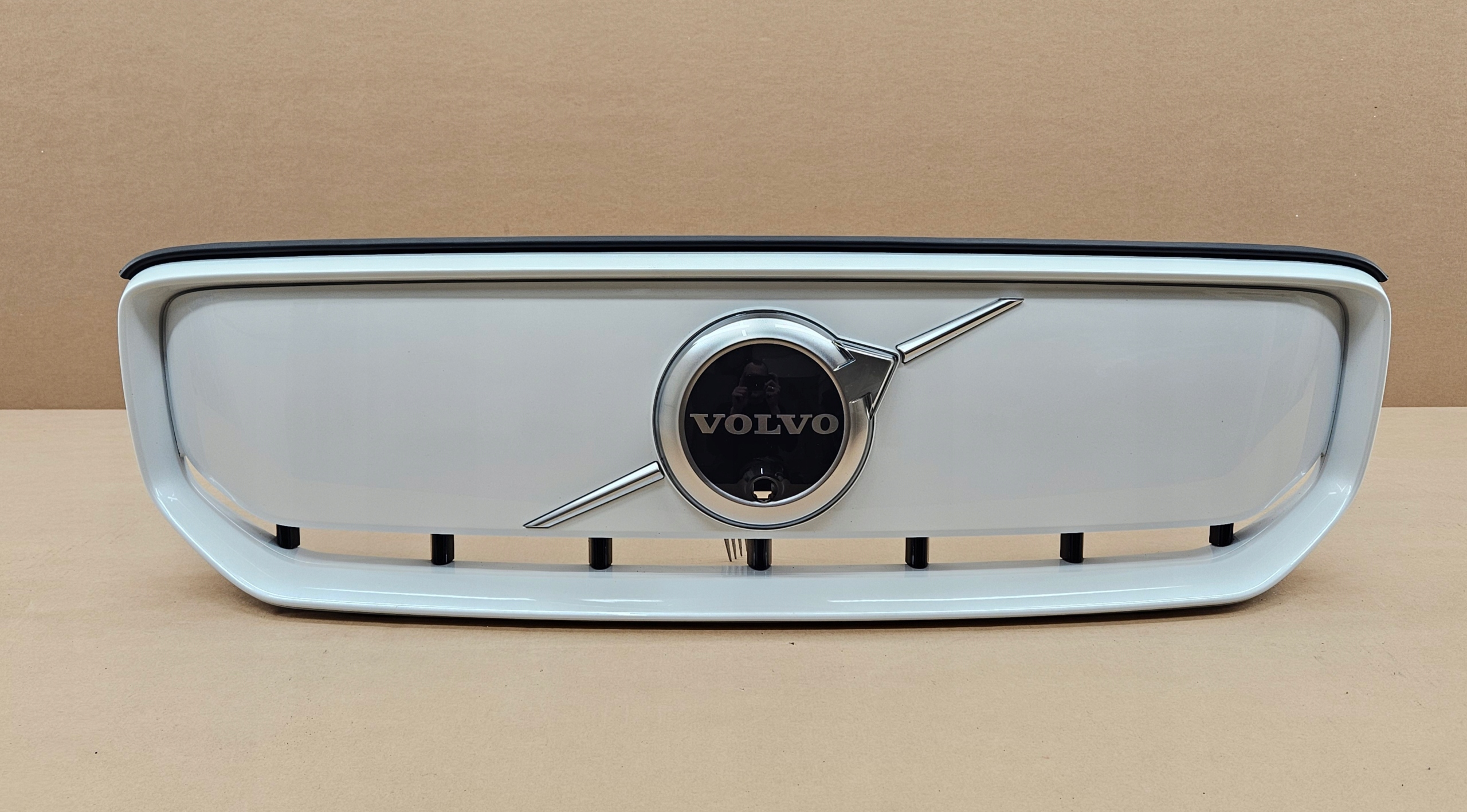 GRILL ATRAPA VOLVO XC40 EV400 RECHARGE KAMERA RADAR 2020-2022 KOLOR 707