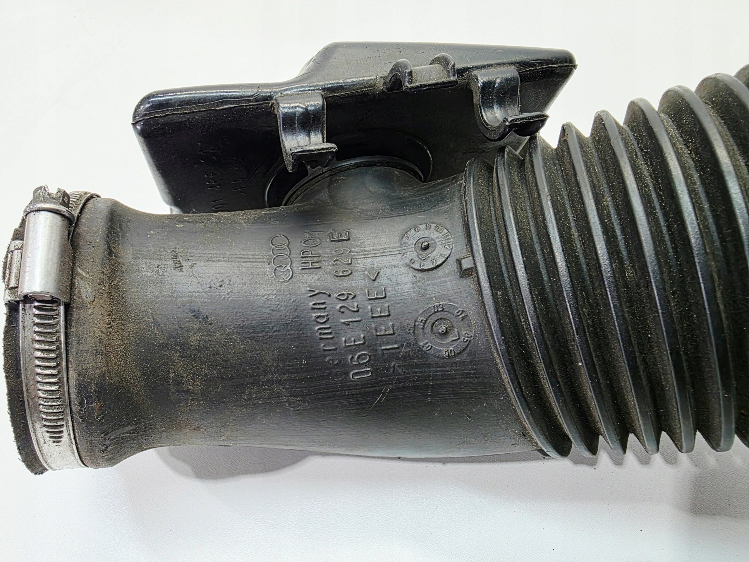 hose pipe air hose AUDI A6 C6 2.4 3.2 06E129629E