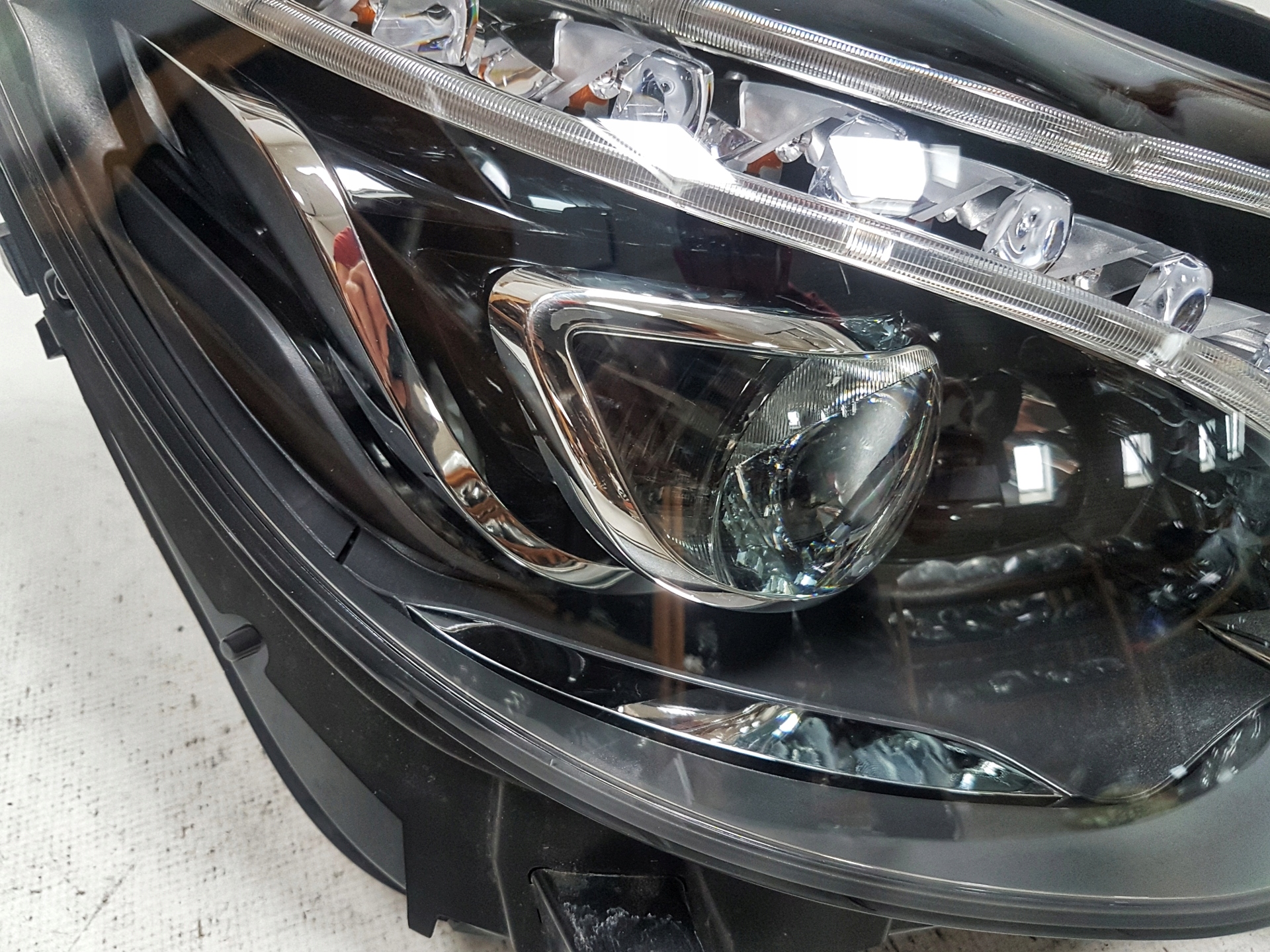 MERCEDES E- coupe W207 FULL LED prawa F-V.A.T Producent części Hella