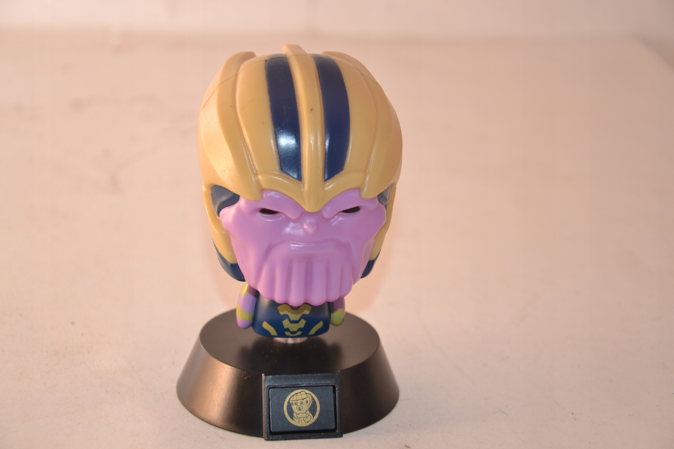 LAMPKA THANOS ICON LIGHT MÓWI Marka Paladone