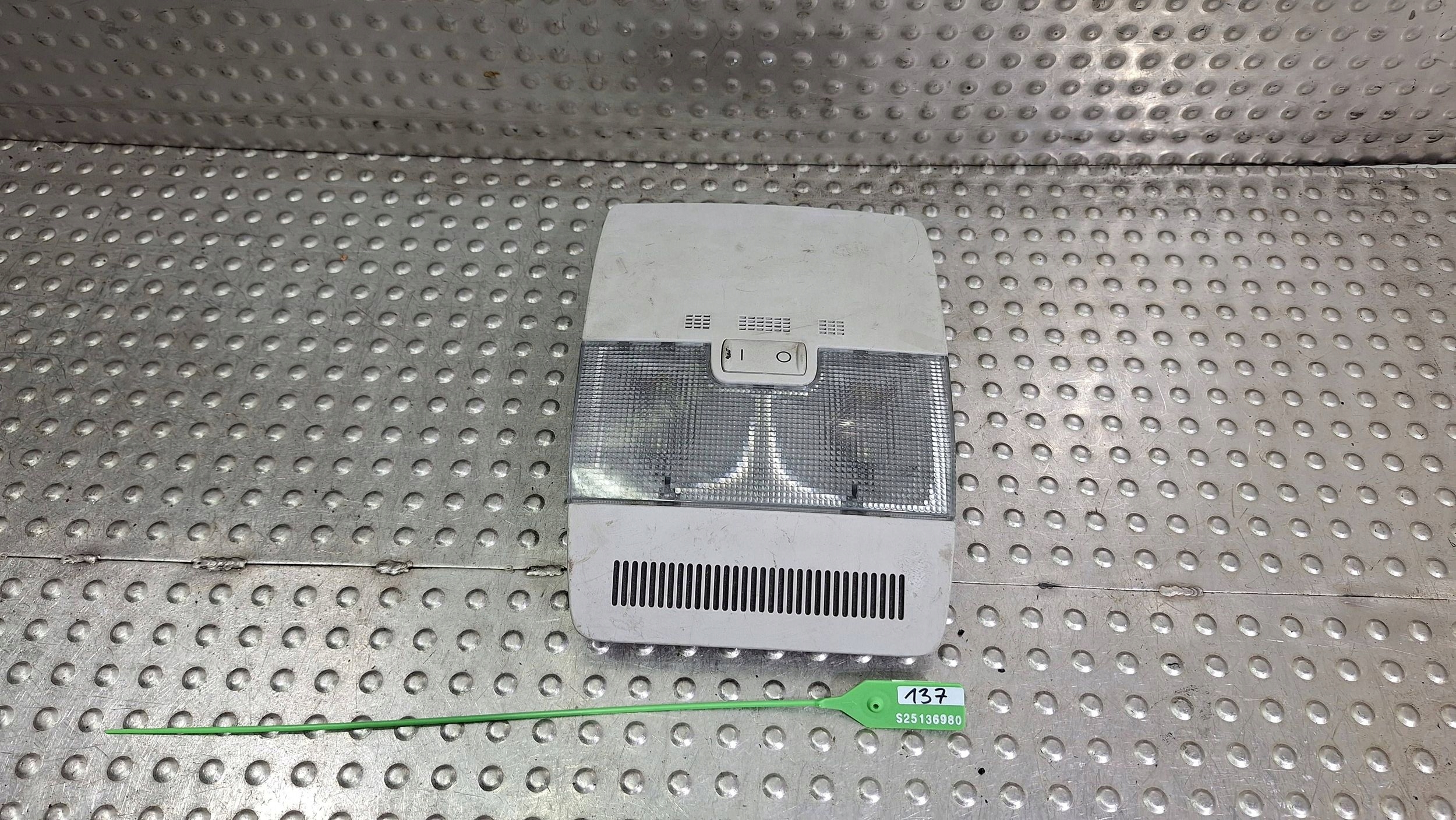 light OSWIETLENIE cabs 8P0947135D 8P0951177 AUDI A3 8P