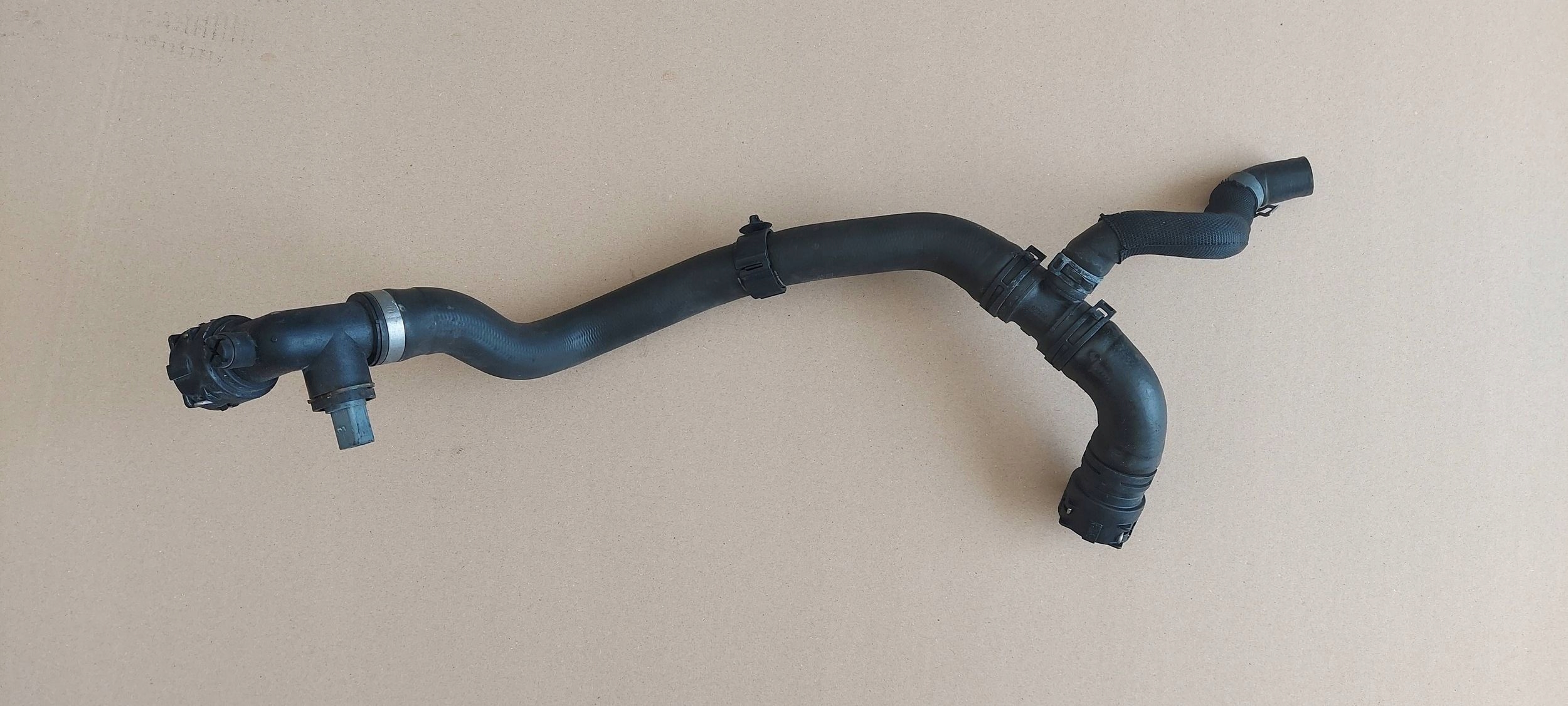 cijev crijevo vode AUDI A4 B9 A5 8W 2.0 TFSI 8W0122055BN