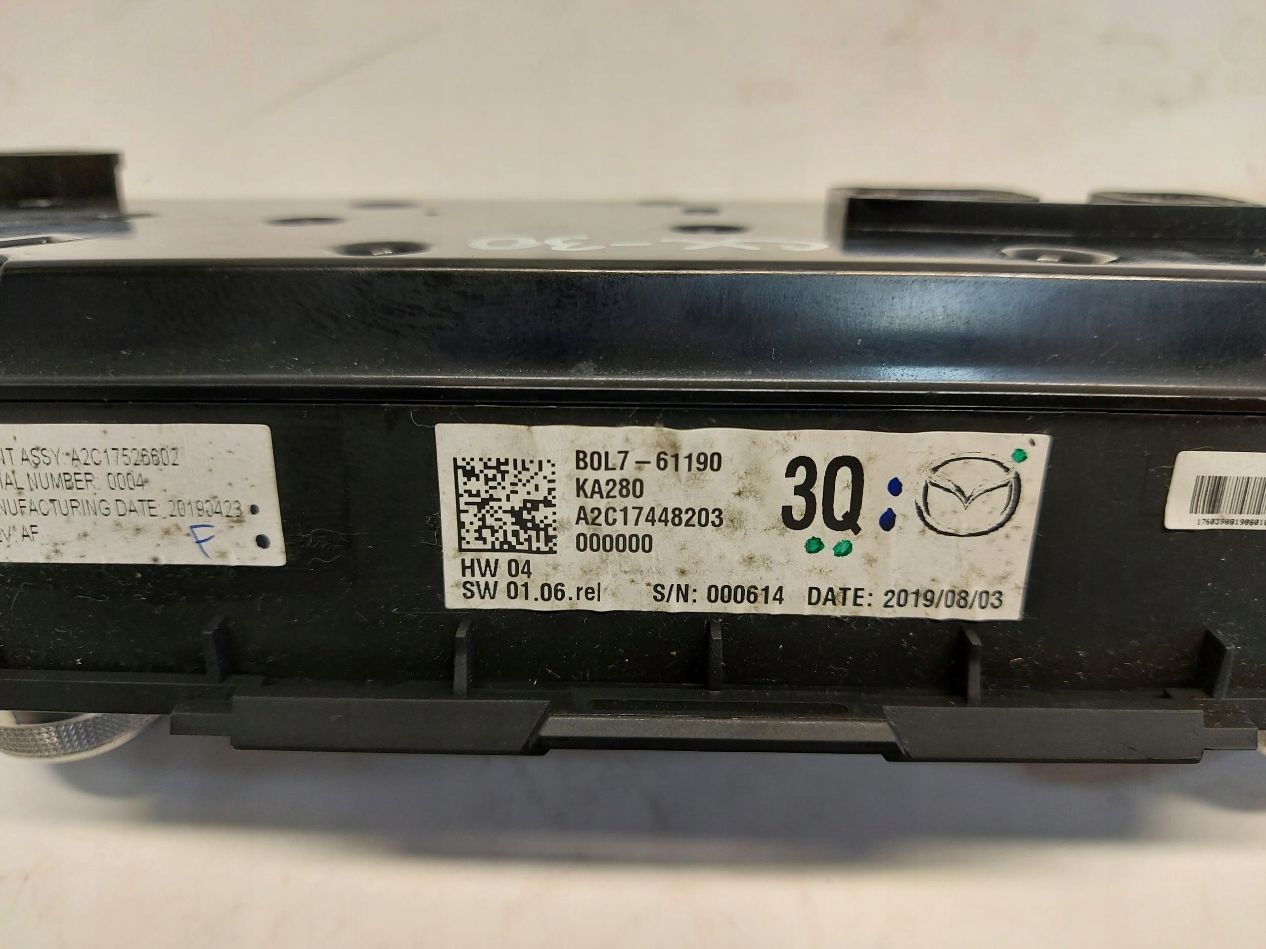 MAZDA CX30 2022r air conditioning control panel B0L7-61190