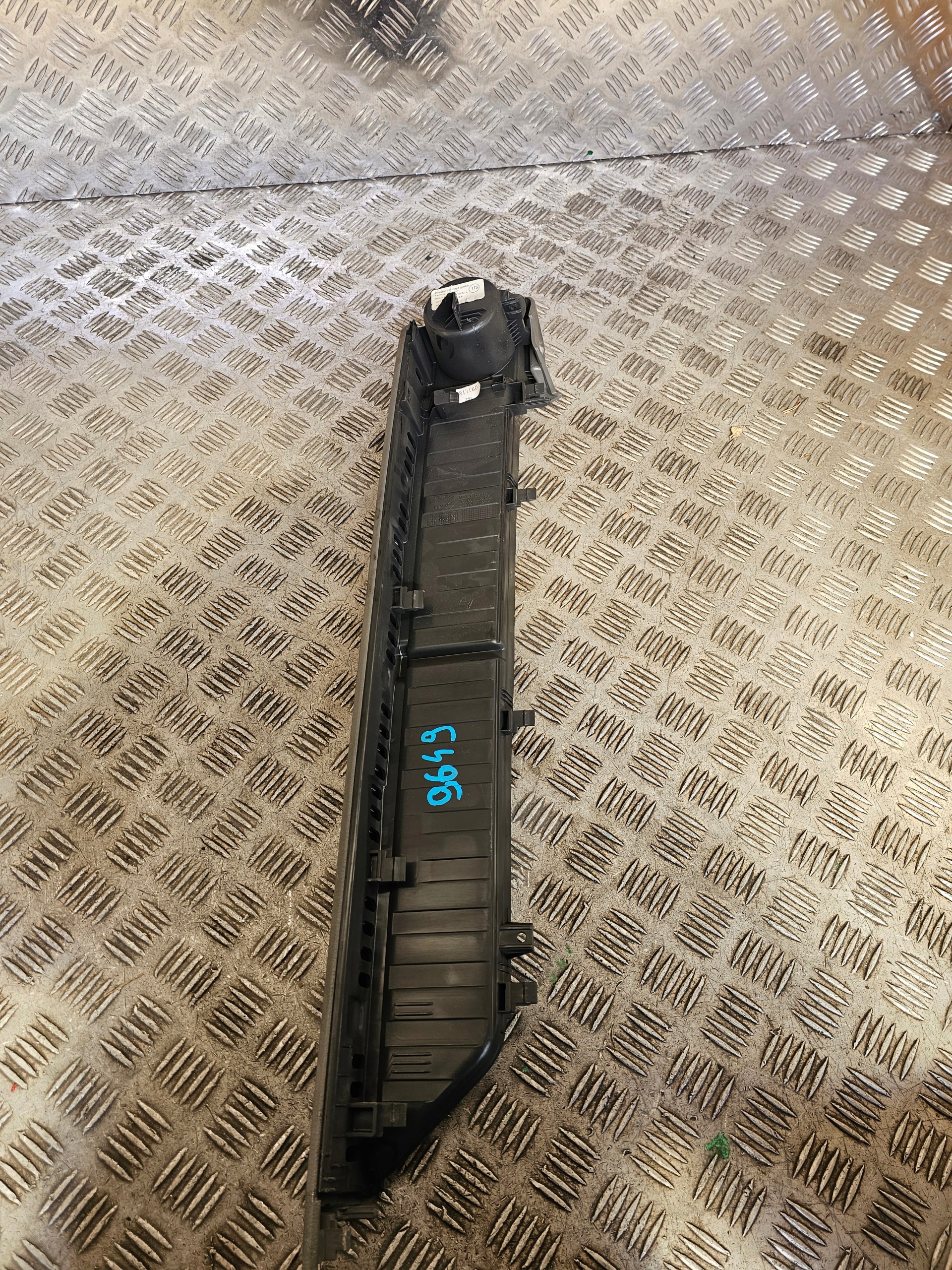 Volkswagen Crafter 2018 front bracket for kubek tunelu srodkowego