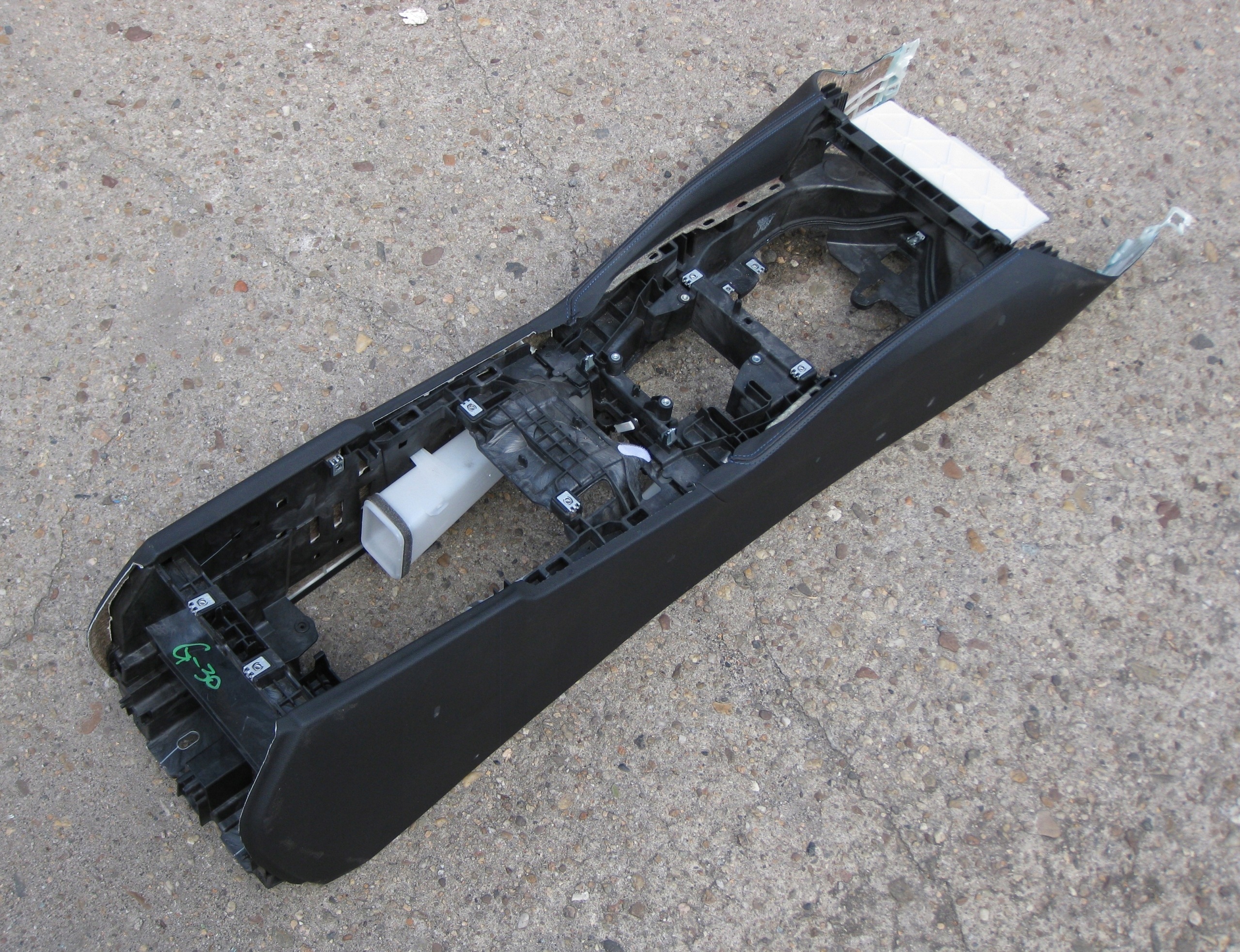 BMW 5 G30 3.0D 19R TUNEL mitte schwarze Leder 9362721
