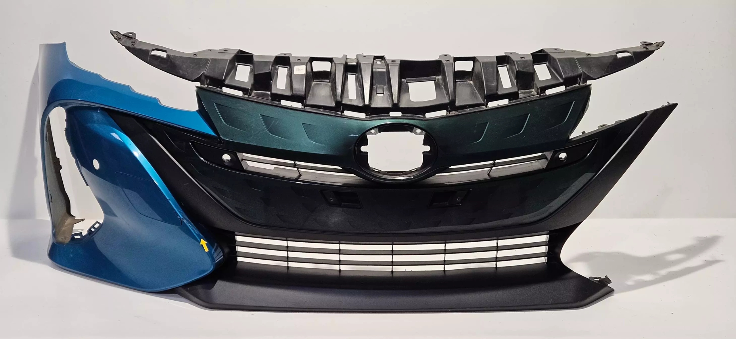 ZDERZAK PRZEDNI TOYOTA PRIUS PRIME 16- PLUG-IN PDC za 2999.00PLN z ...