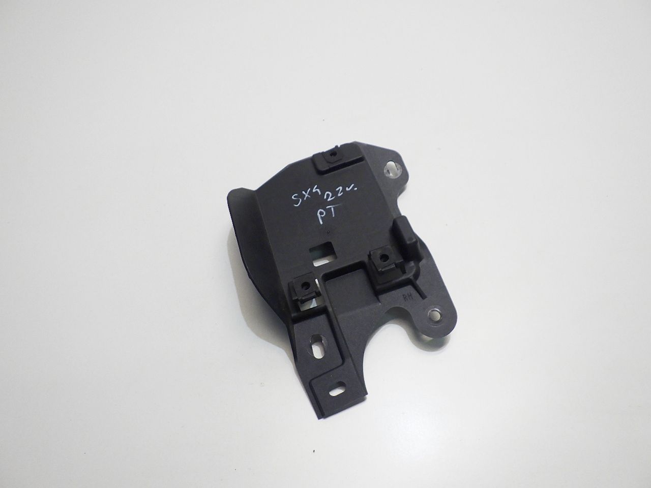 3F501-63T00 - SX4 S CROSS 1.4 H 2022 КРЕПЛЕНИЕ РАДАРА ПРАВЫЙ ЗАДНИЙ