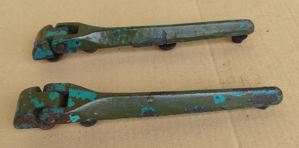 ZAWIASY MASKI GAZ 69 Producent części GAZ