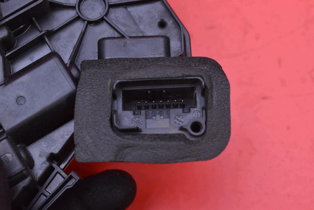 lock door left front front EU 5E1837015A SKODA RAPID 12-17