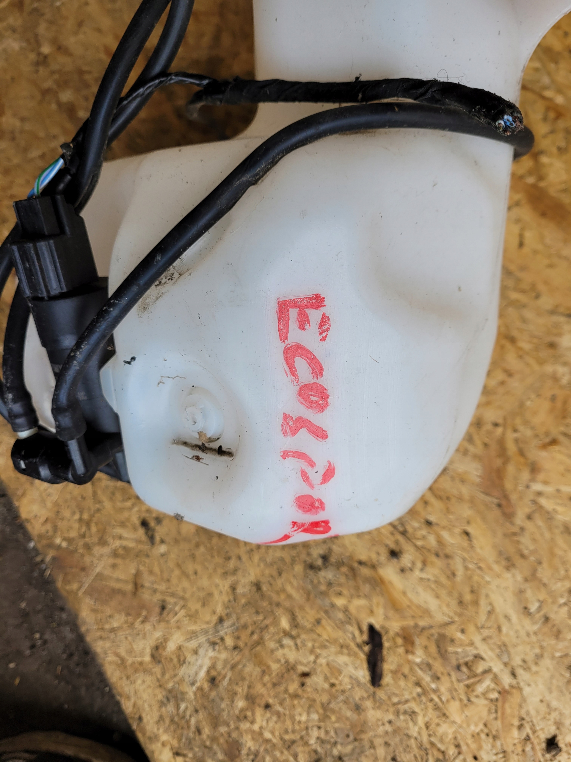 washer fluid tank FORD ECOSPORT MK2 LIFT