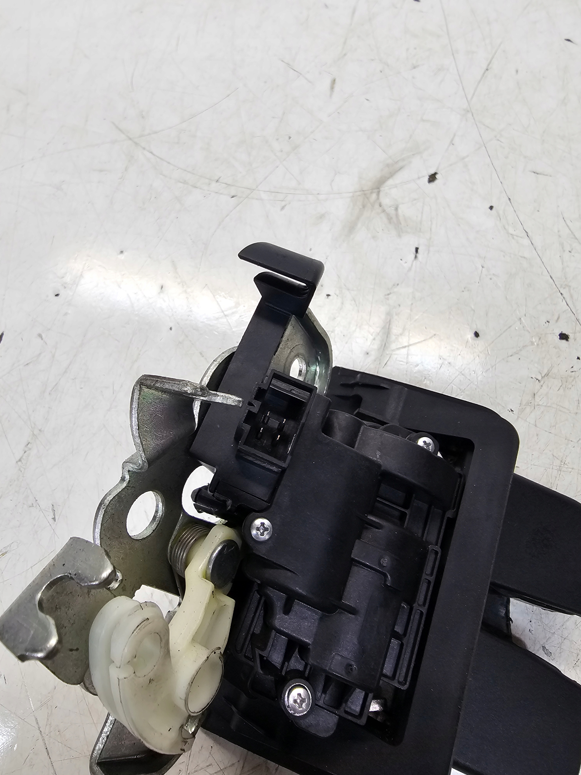 lock bonnet rear part AUDI Q3 8U 8U0827520