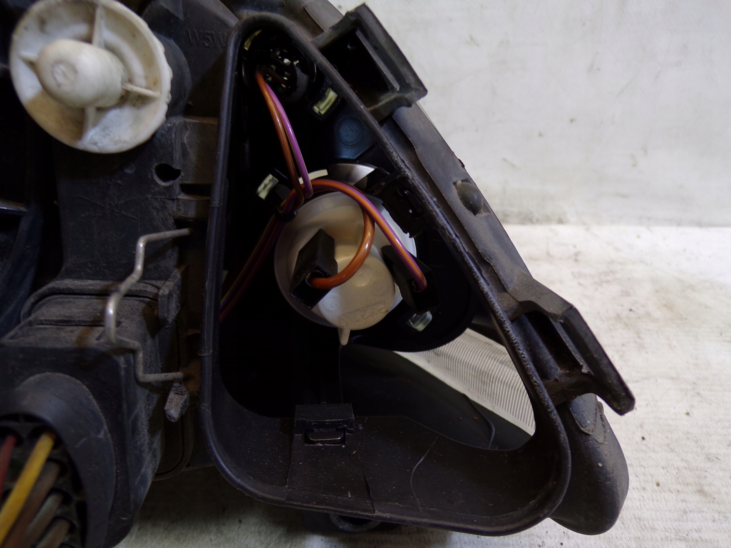 light front front right SEAT IBIZA 6L (1)