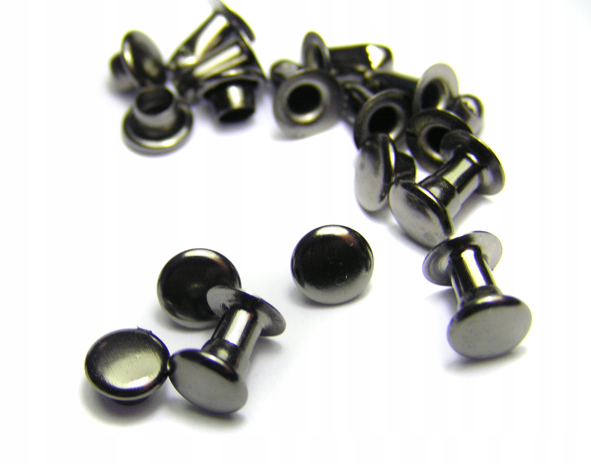 

Nit Nity kaletnicze 6 mm Czarne 100szt 1 Stronne