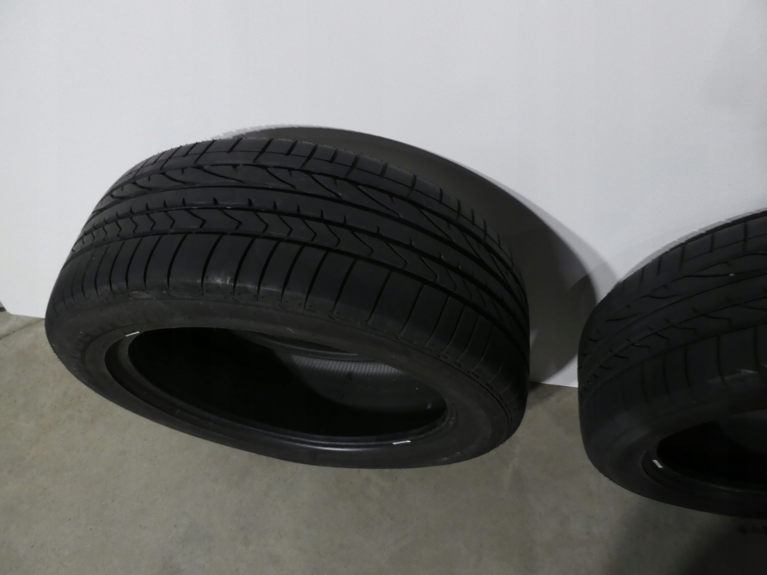 2X tyre Bridgestone 255/50/20 2022R