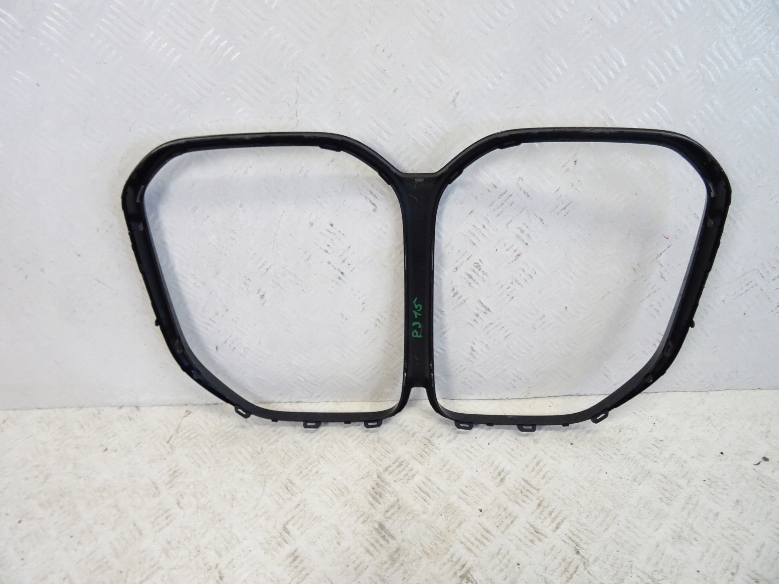 grill grille frame of a bumper front BMW 4 G22 G23 SHADOW LINE