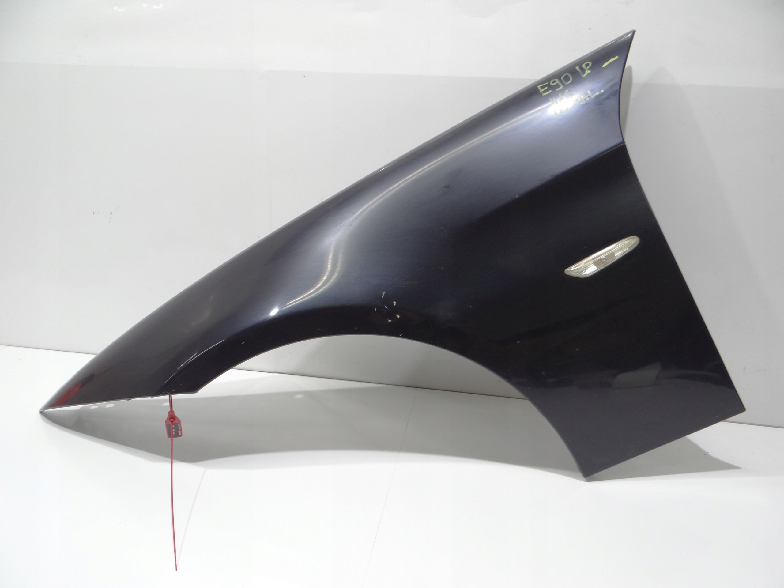 blatník levý přední BMW E90 CARBONSCHWARZ