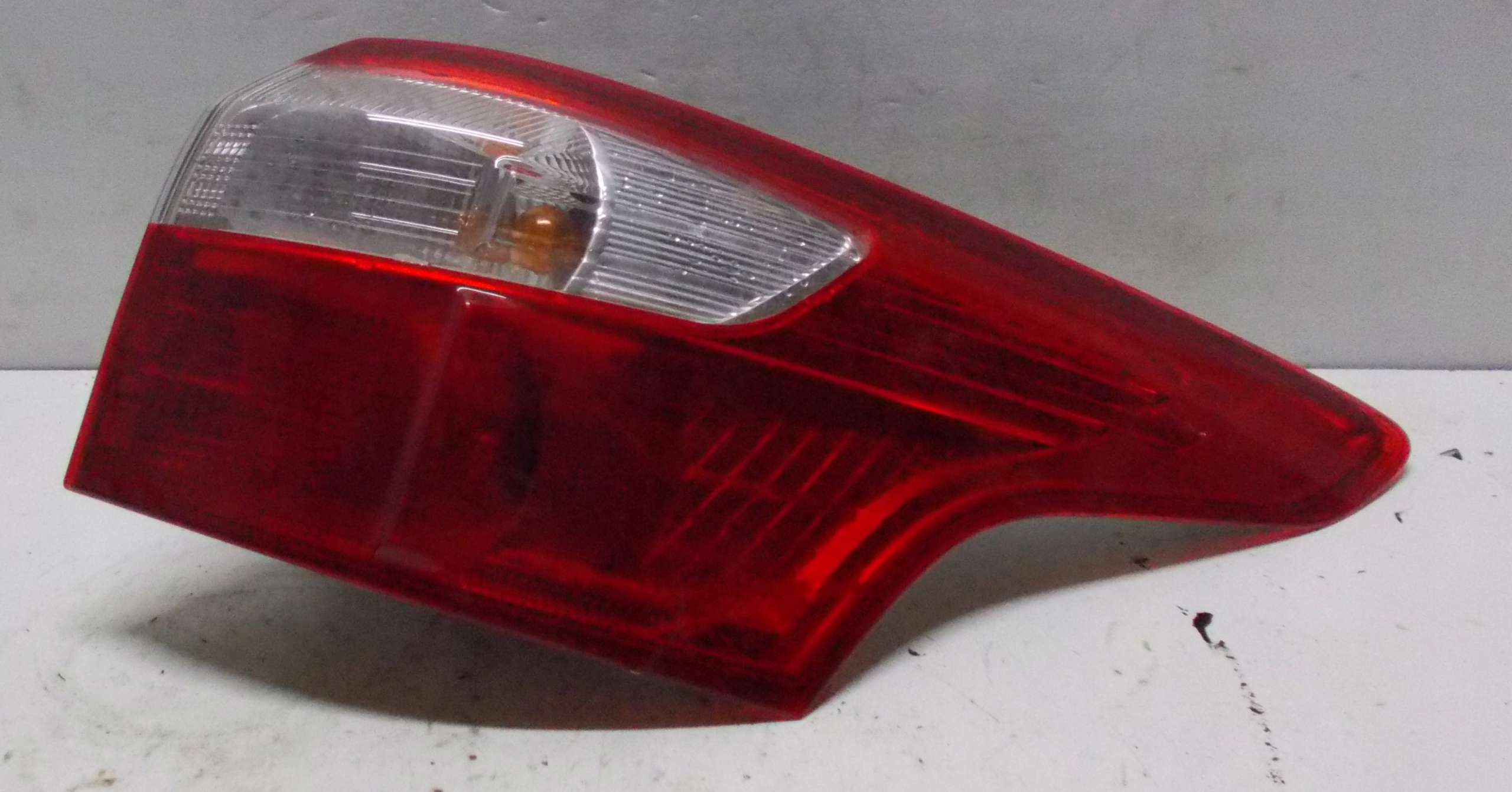 FORD FOCUS MK3 2.0 TDCI 13R light right rear part EU