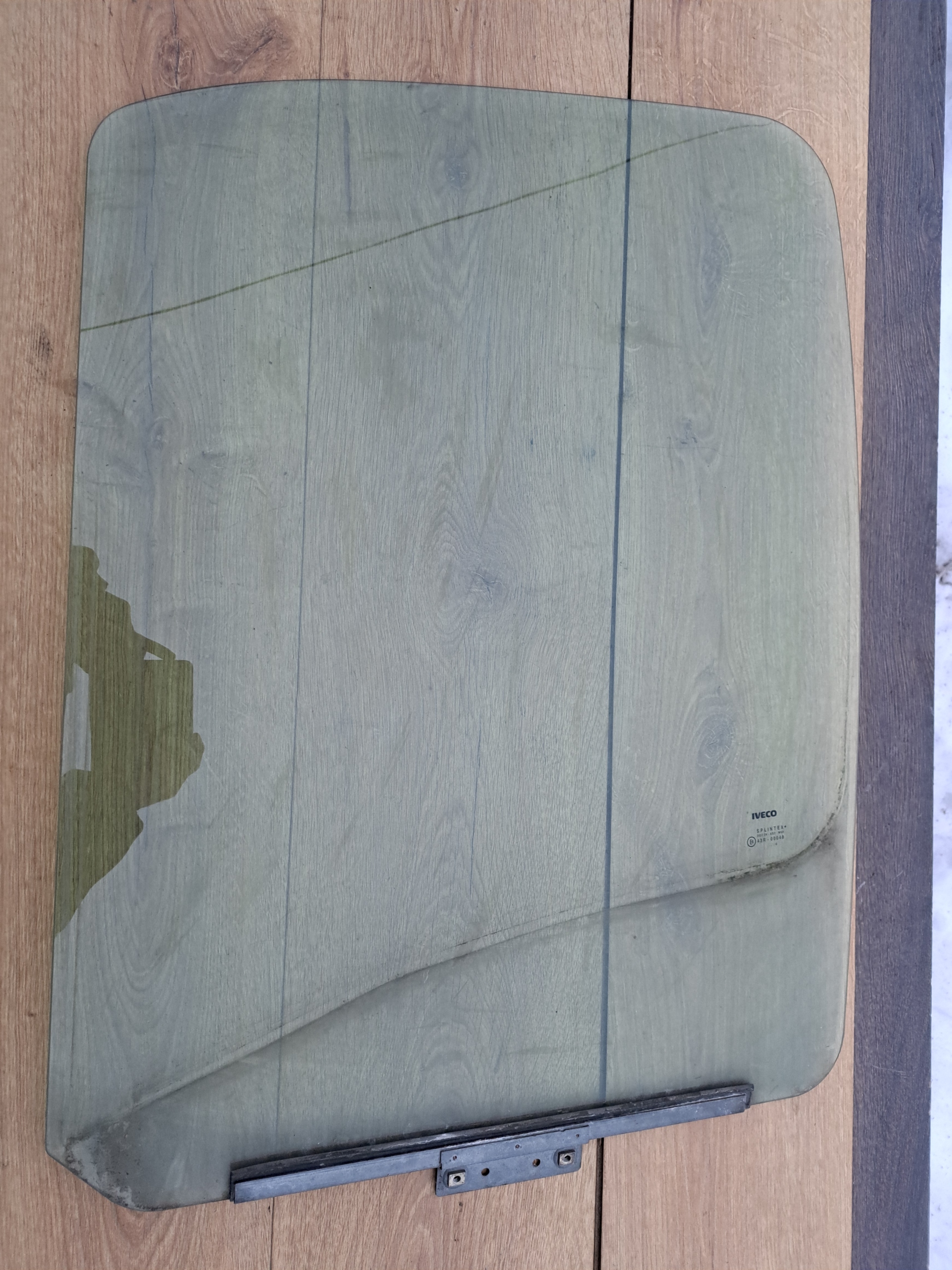 IVECO DAILY SZYBA LEWA PRZEDNIA