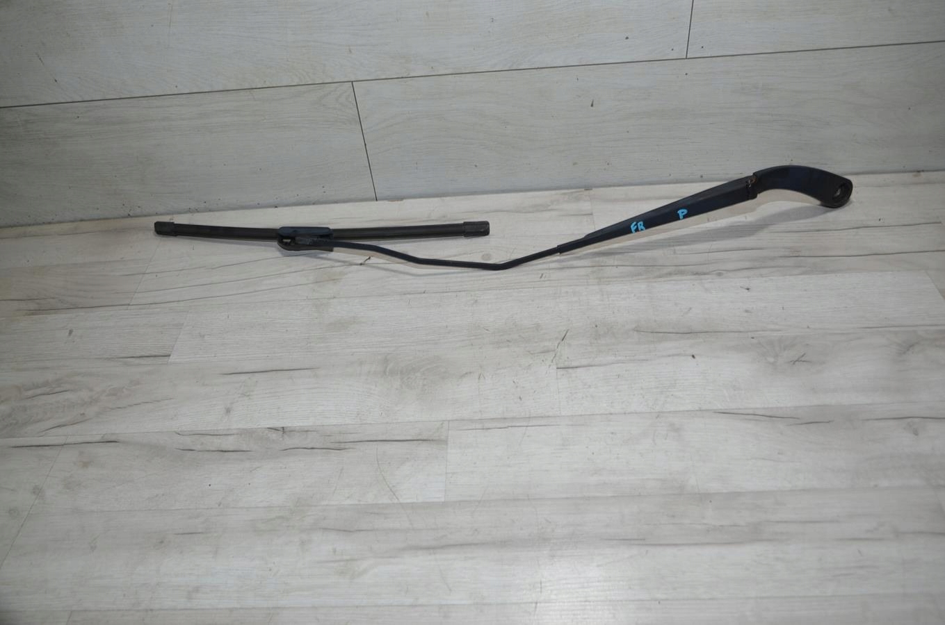 wiper arm right front FIAT FREEMONT 12r
