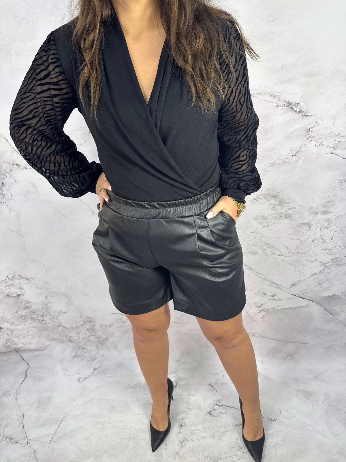Černé body s ozdobným rukávem Zebra Infinite Plus Size 42/44