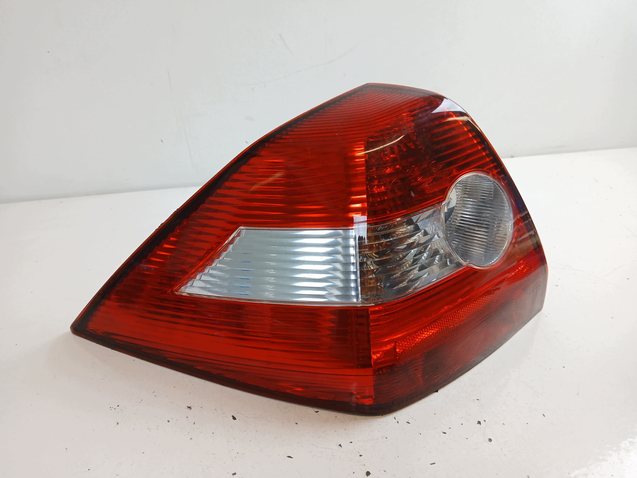 RENAULT MEGANE II sedan light left rear part