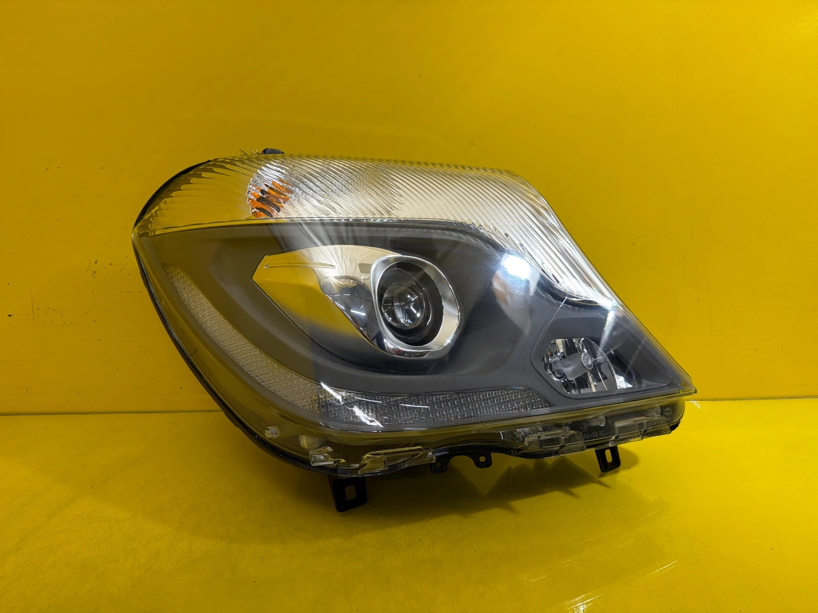 light right Mercedes Sprinter W906 Bi-Xenon Led A9068203261