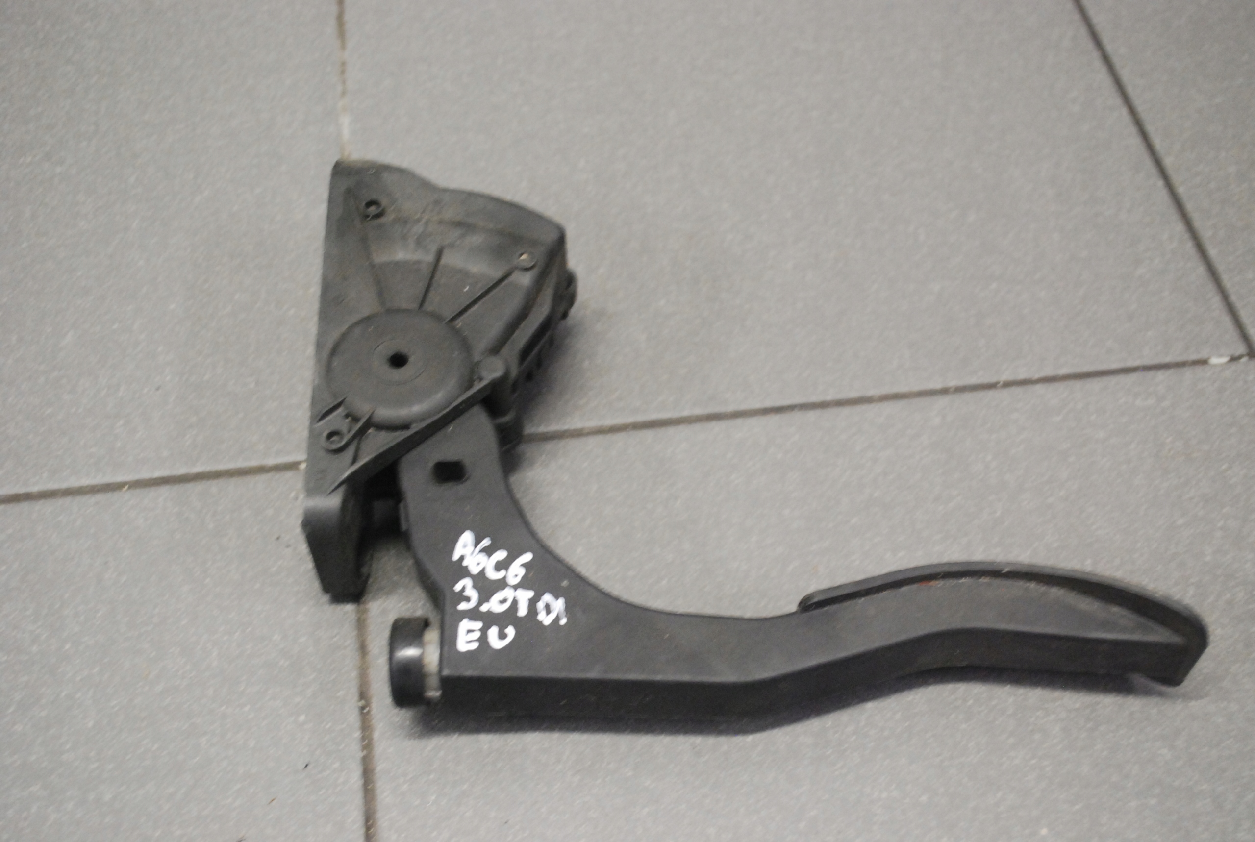 педаль потенциометр газа Audi A6 C6 европа 4F1723523A
