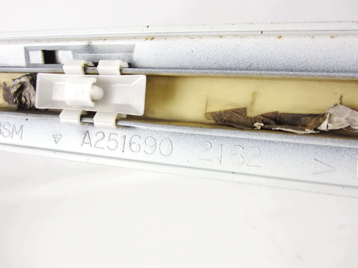 moulding door front front left Mercedes W251 R-klasa