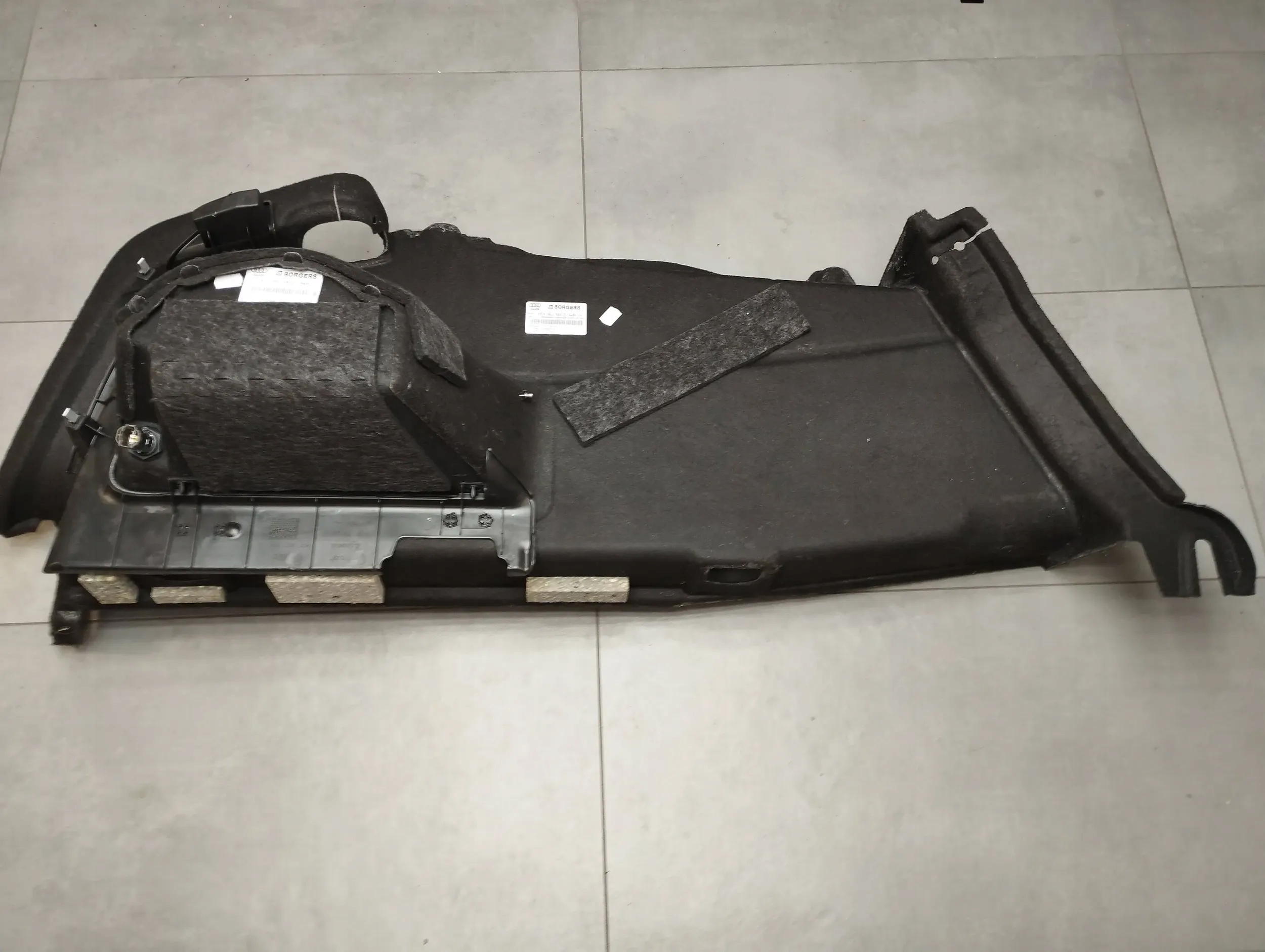 Audi A6 C7 4G sedan boot upholstery right 4G5863888D