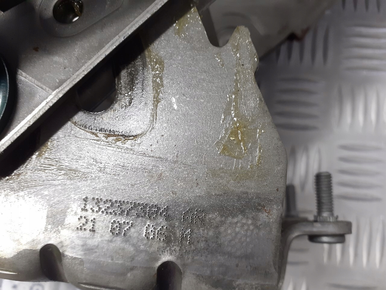 DŹWIGNIA RĘCZNEGO HAMULCA OPEL ZAFIRA B 13237304AR Jakość części (zgodnie z GVO) O - oryginał z logo producenta pojazdu (OE)