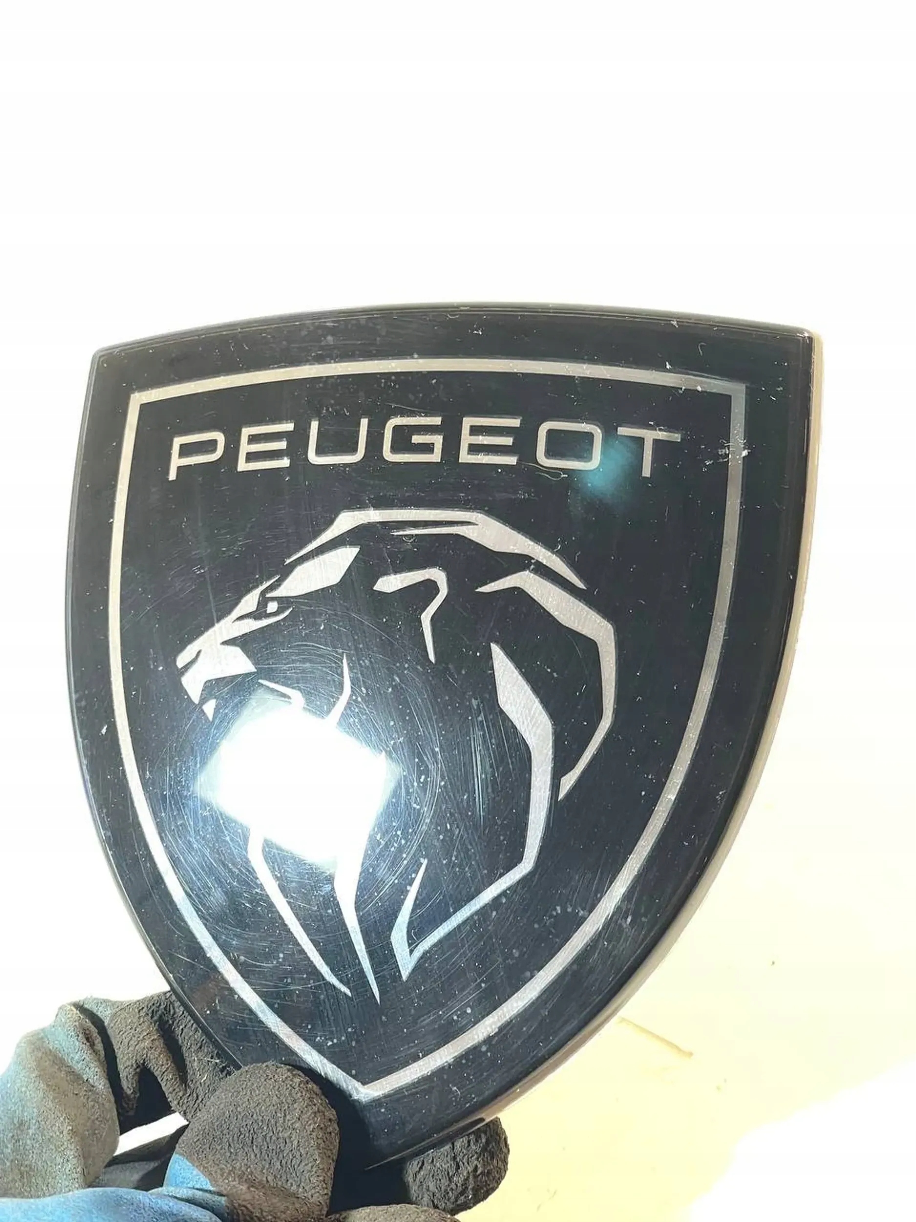 EMBLEMAT LOGO ZDERZAKA PRZÓD PEUGEOT 308 III P5 T10 - 9837101480 Marka Peugeot OE