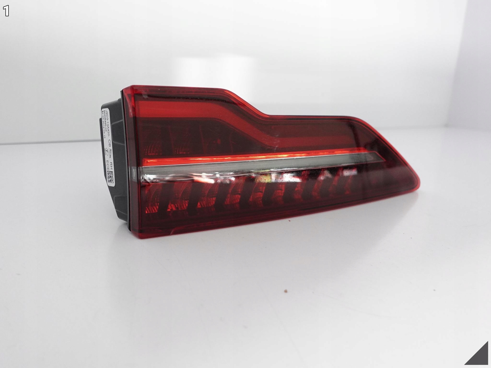 JAGUAR and-PACE X590 LED light to the bonnet right rear part