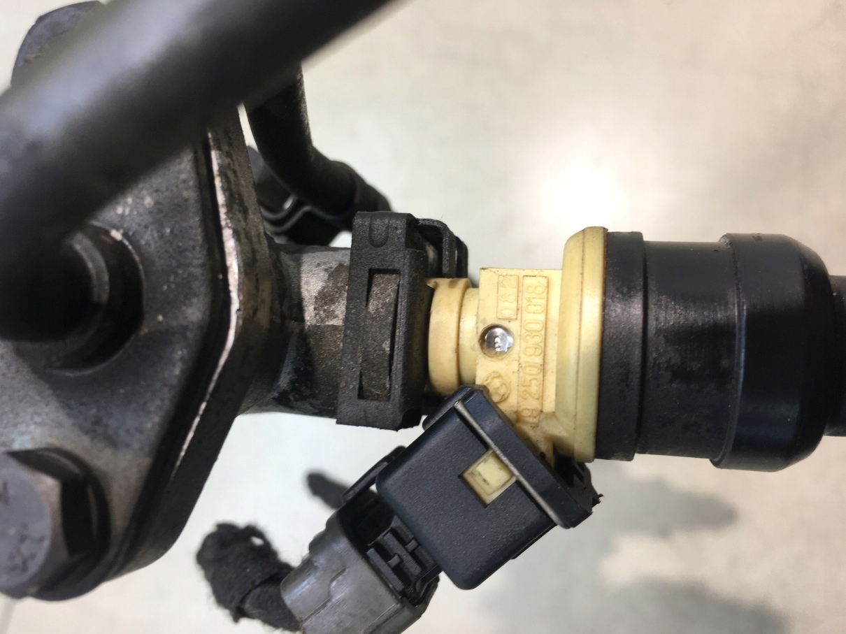Rampe injection HYUNDAI MATRIX 1.6 16V 9250930018