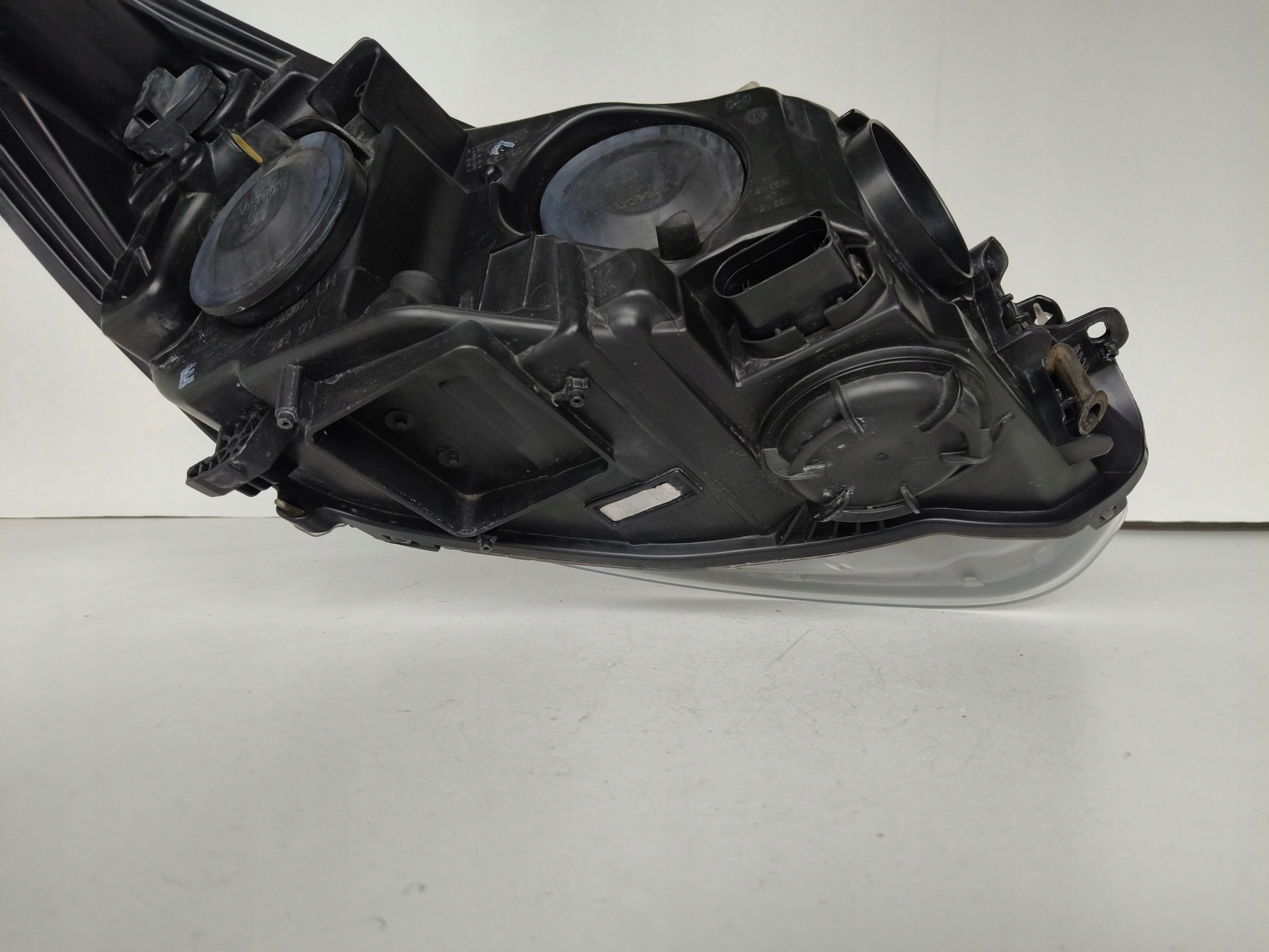 light left REFLEKTOR FORD FOCUS MK3 11-14 CIEMNA