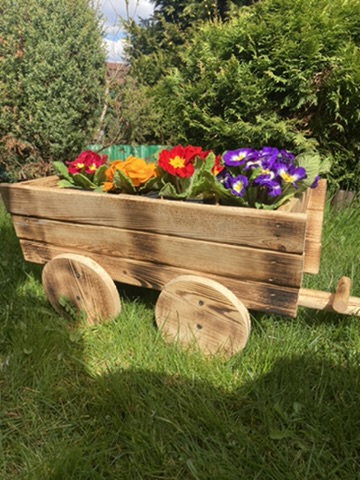 Wóz z drewna pelny Marka inna