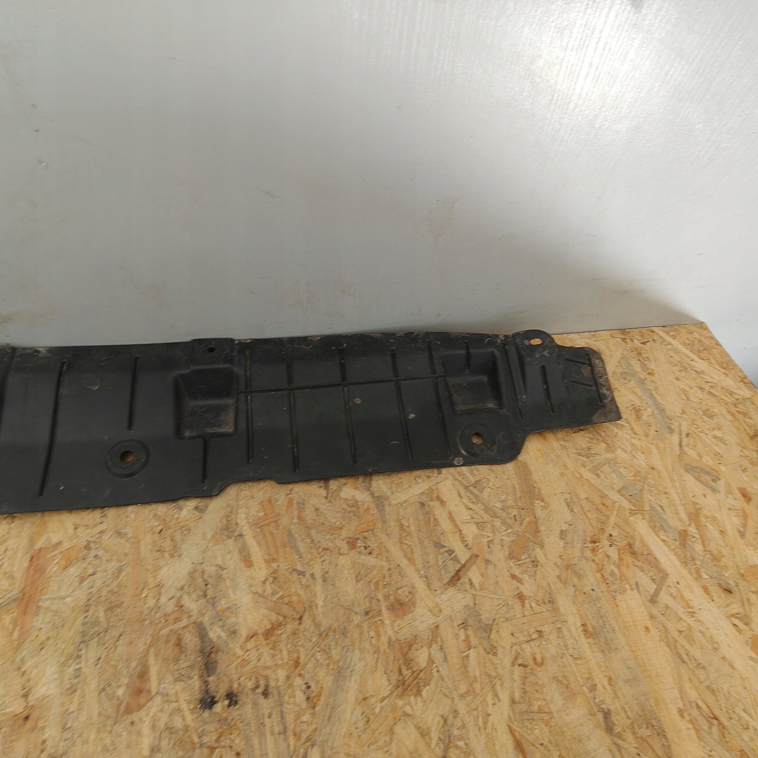 cover below bumper front TOYOTA YARIS III HYBRYDA