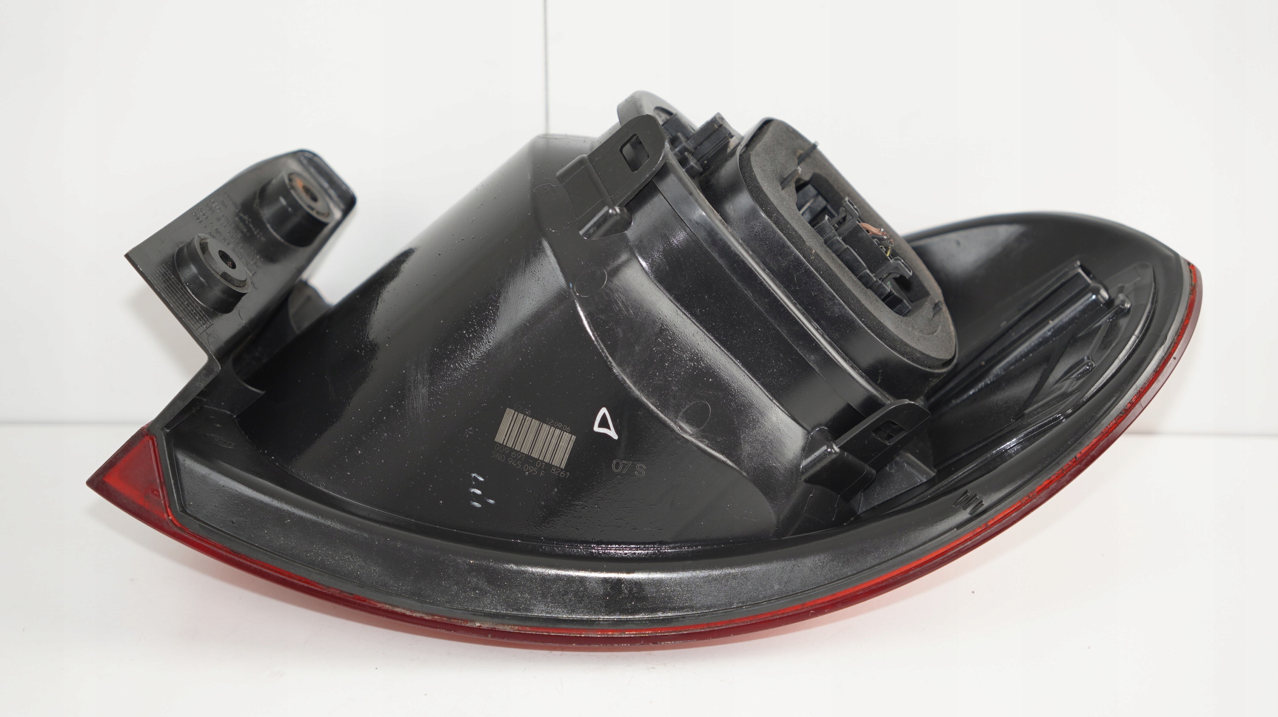 фонарь левый задний vw Tiguan I 07-11R^