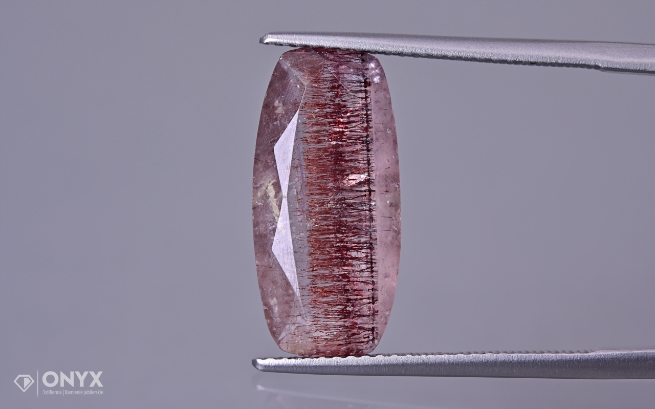 Jahodový křemen fazetovaný cushion 18,5x9 mm