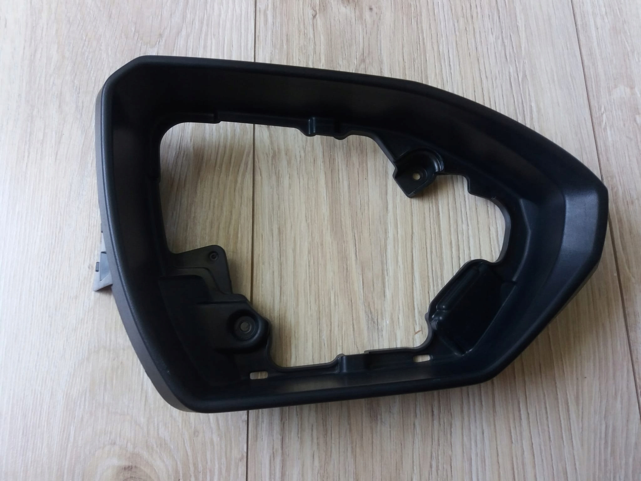 HYUNDAI TUCSON IV OBUDOWA RAMKA LUSTERKA PRAWA OE