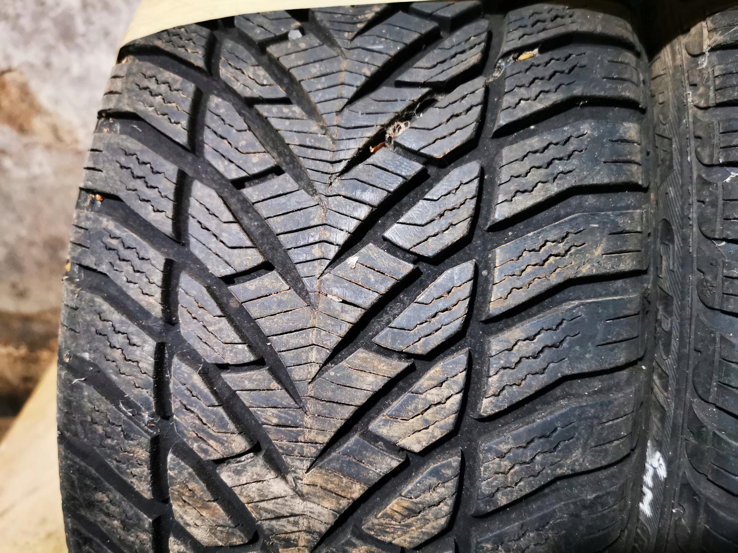 tyres winter GOODYEAR EAGLE ULTRA GRIP 245/40 R18 97V RUN FLAT EXTRA LOAD