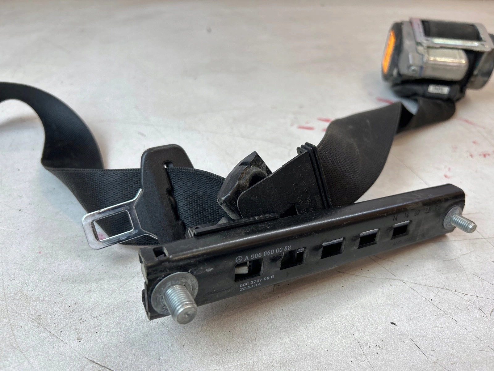 tension belt safety front front left Mercedes Sprinter W906 Crafter and