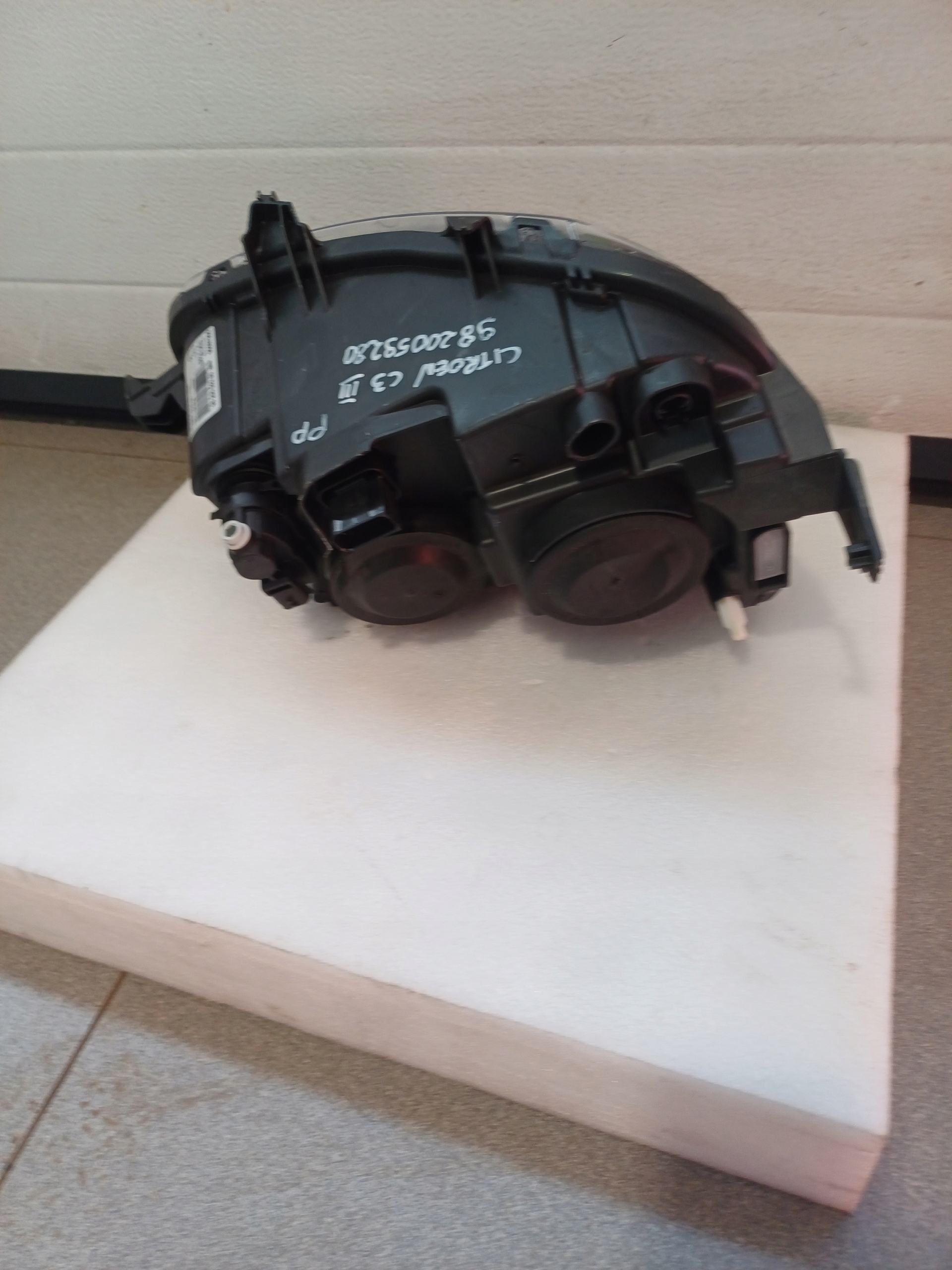 light right front front CITROEN C3 III 9820059280