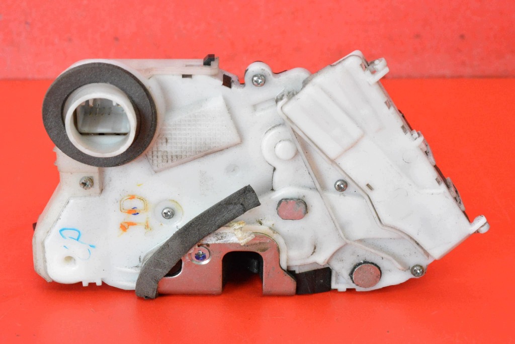 lock door left front front EU TOYOTA PRIUS 3 III XW30 09-11