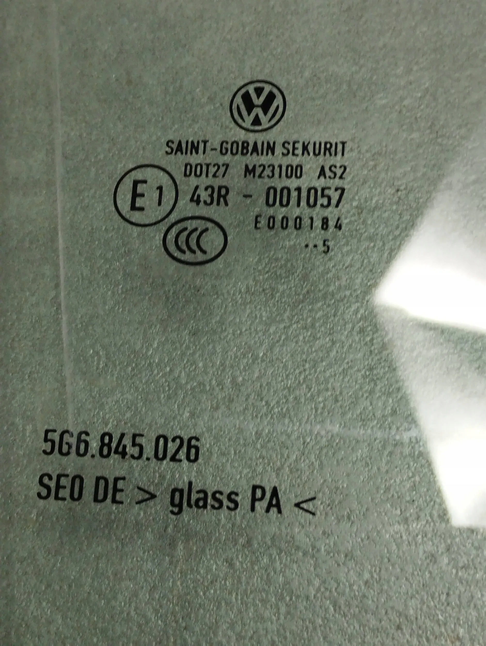 Volkswagen Golf VII 2015 window right rear part 5G6845026