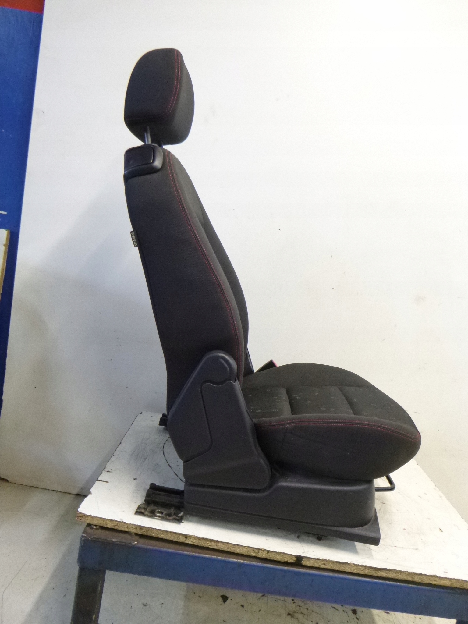 Sitz rechts Mazda II 2 DY 03r.