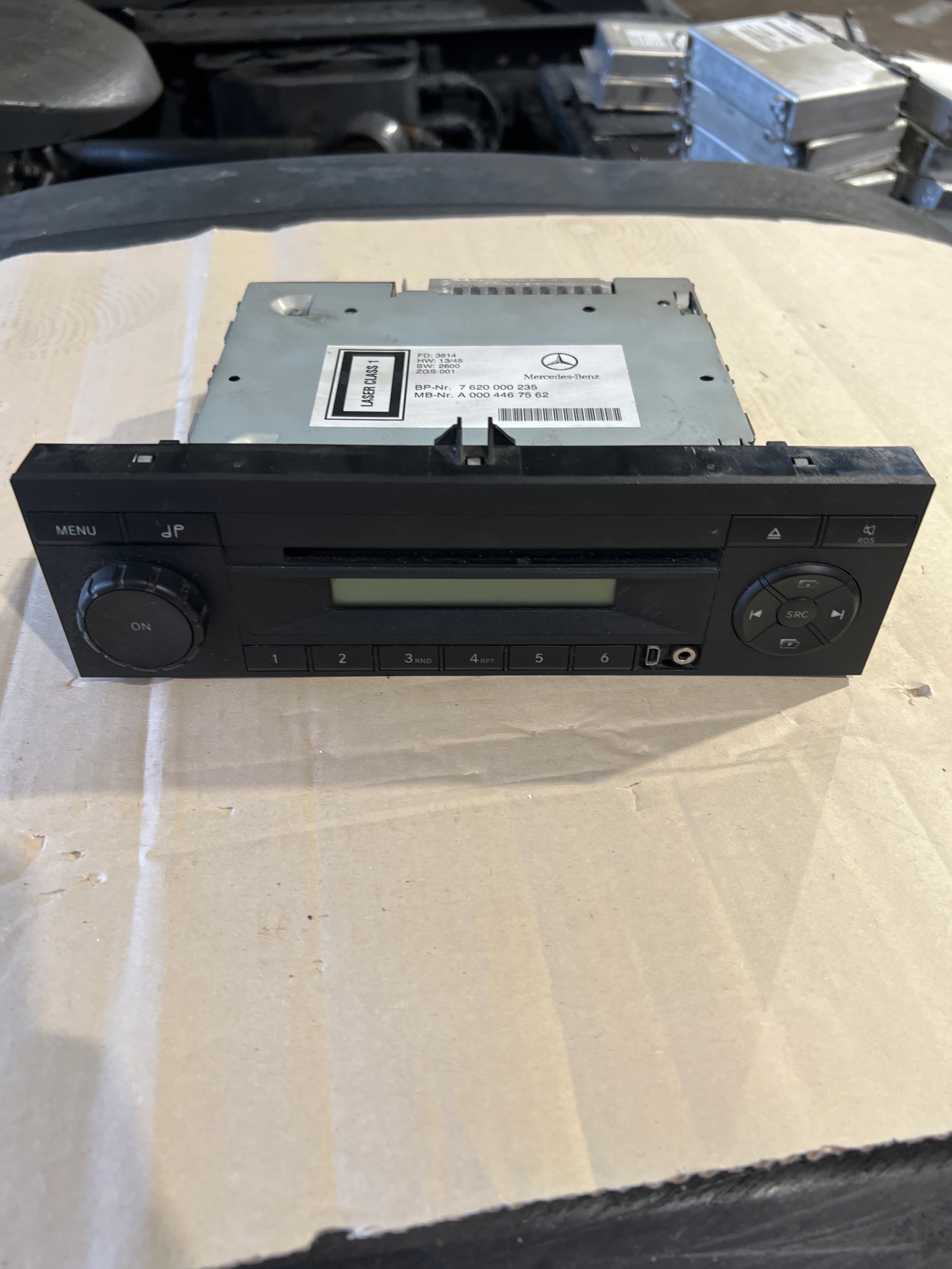 A0004467562 - Mercedes Actros Antos Arocs radio