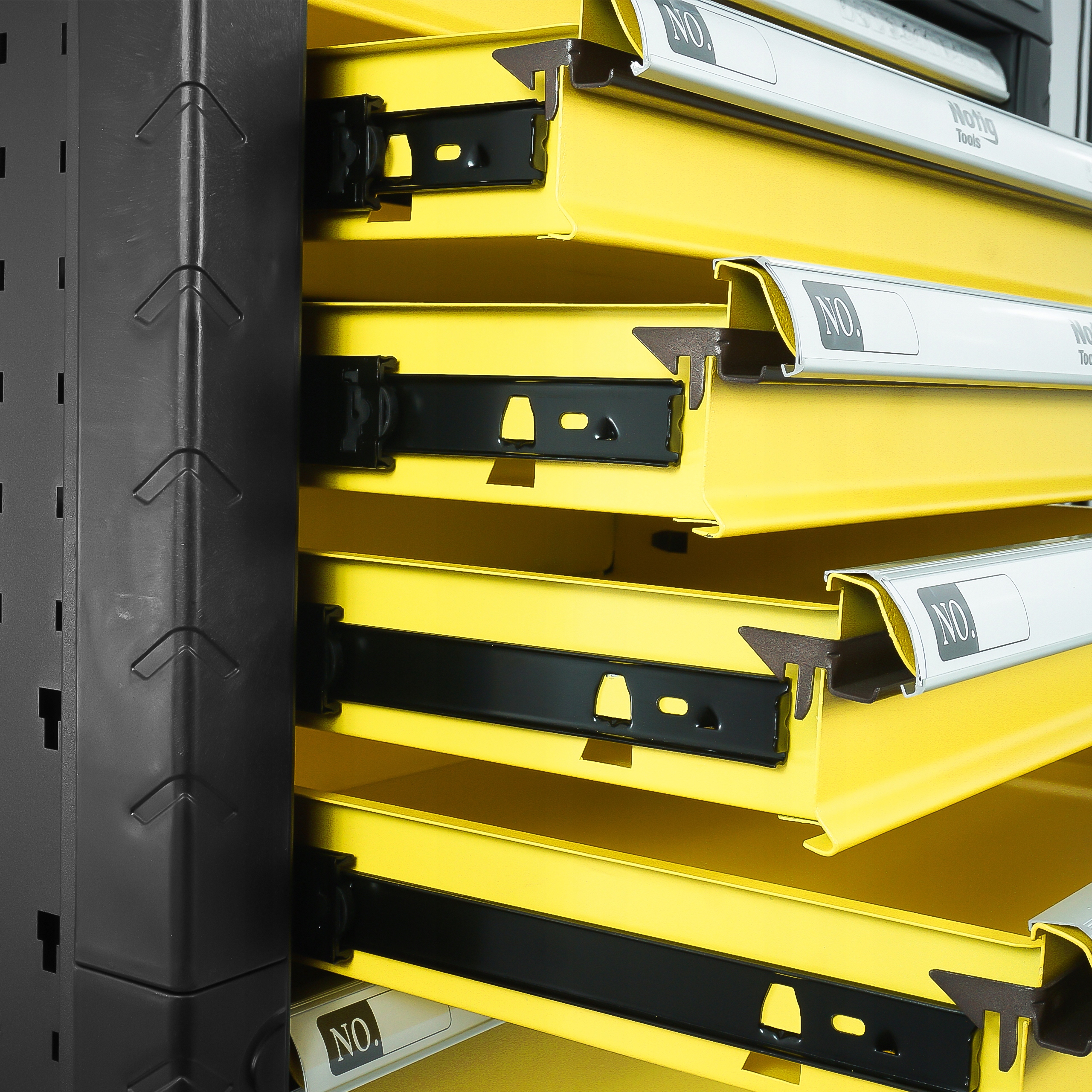 SZAFKA SERWISOWA WOZEK NARZEDZIOWY 7 SZUFLAD PROFI Additional Features wheel locking brake lockable protection bar pull rod drawers