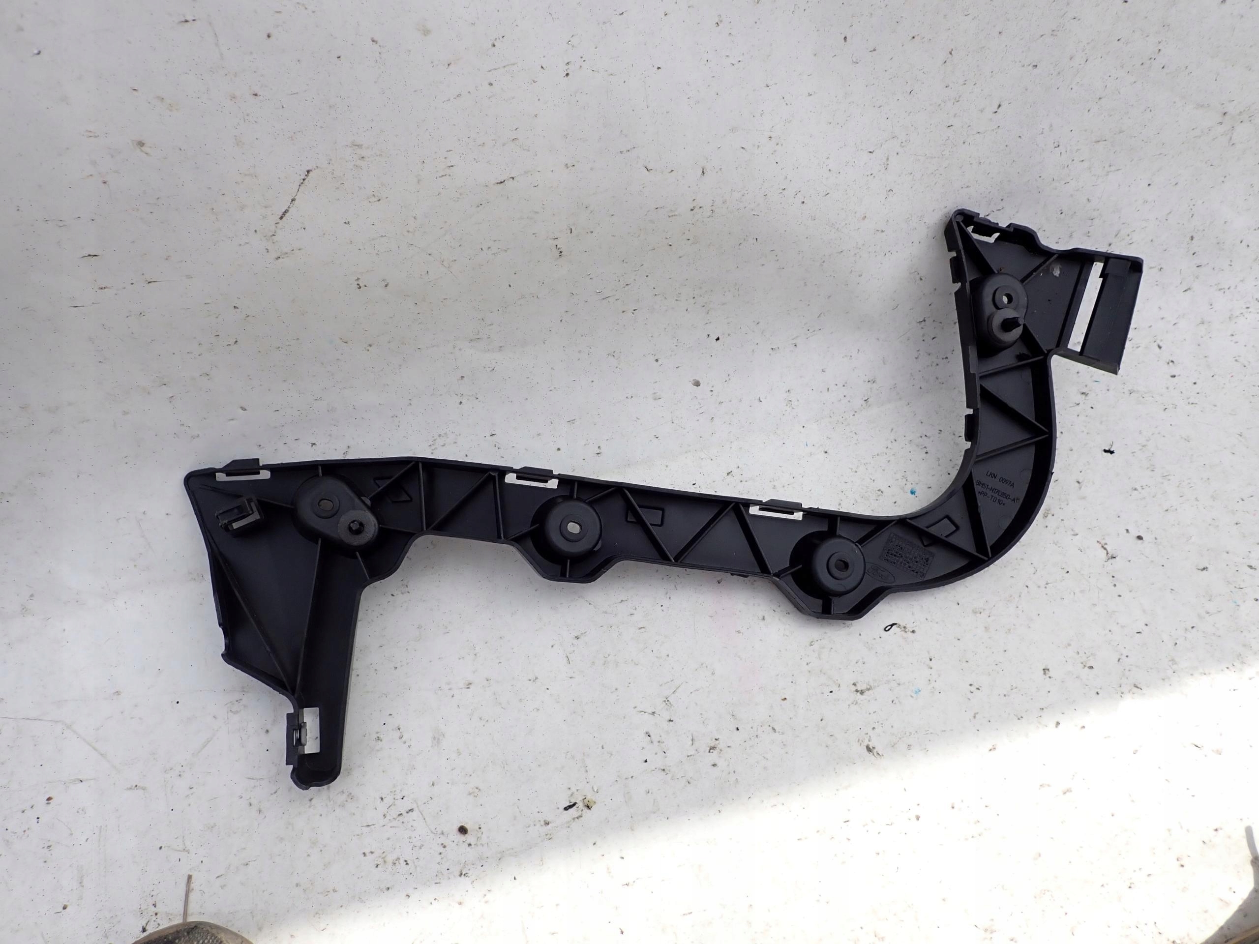 FORD FOCUS MK III KOMBI bumper bracket right rear part